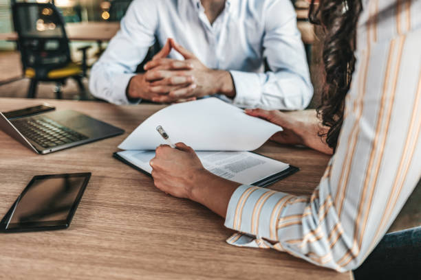 De quels recours dispose une entreprise en cas de rejet de sa réclamation par un assureur ?