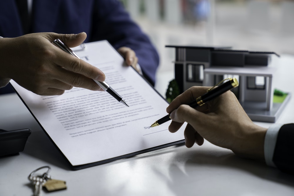 Les Implications Juridiques des Contrats de Travail : Une Exploration Approfondie